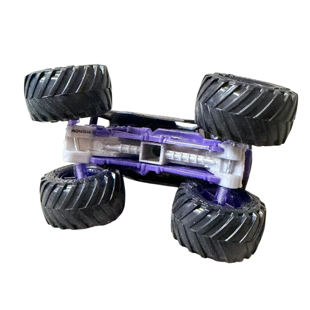 Monster Jam Great Clips Mohawk Warrior Purple Black Diecast Monster Truck 1:64